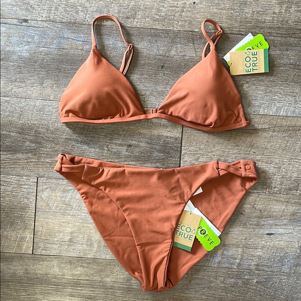 NWT Volcom bikini top and bikini bottoms set